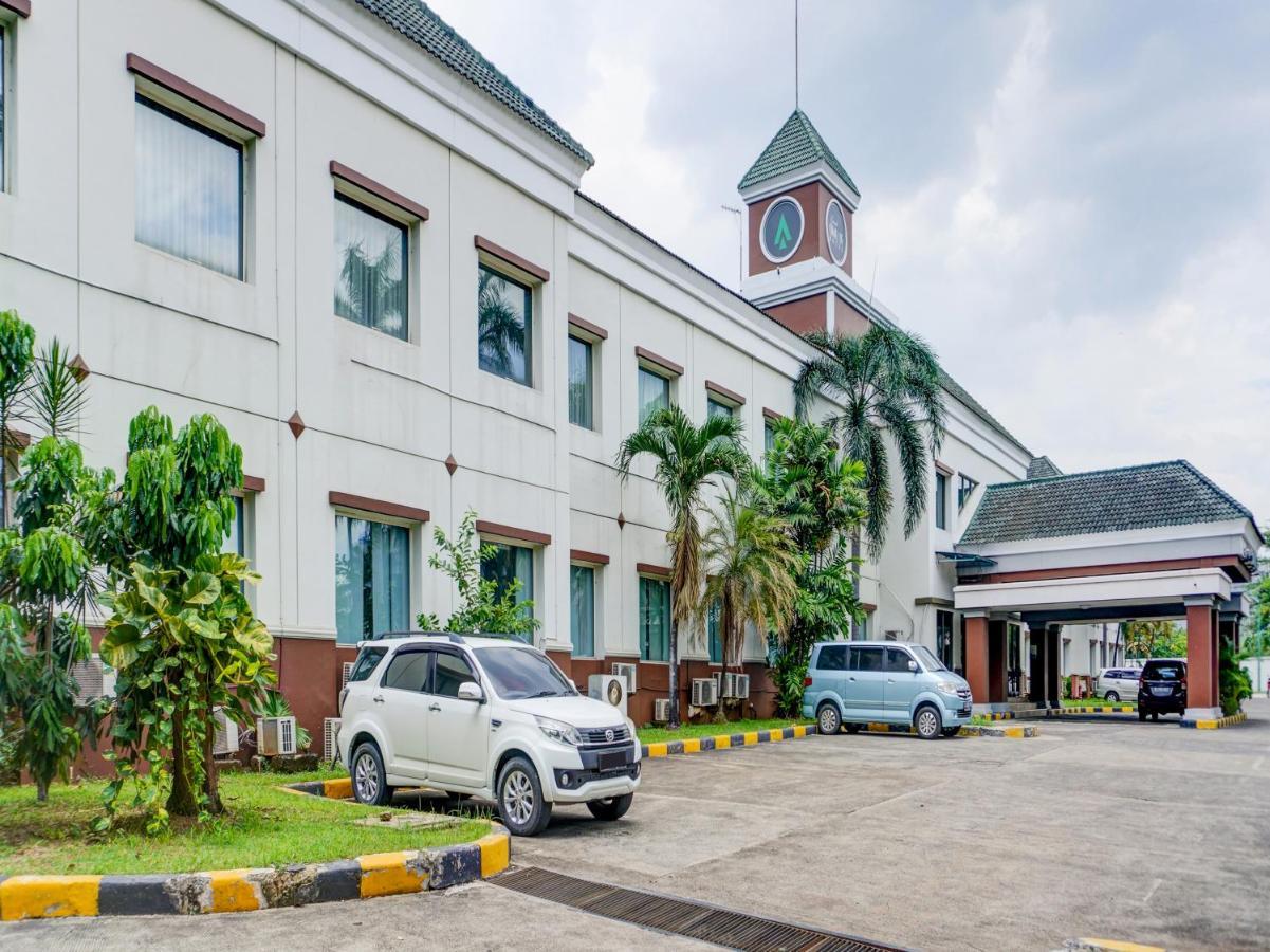 Townhouse Oak Hotel Grand Cikarang Exterior foto