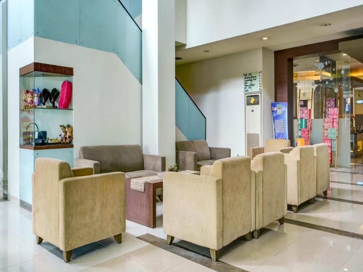 Townhouse Oak Hotel Grand Cikarang Exterior foto