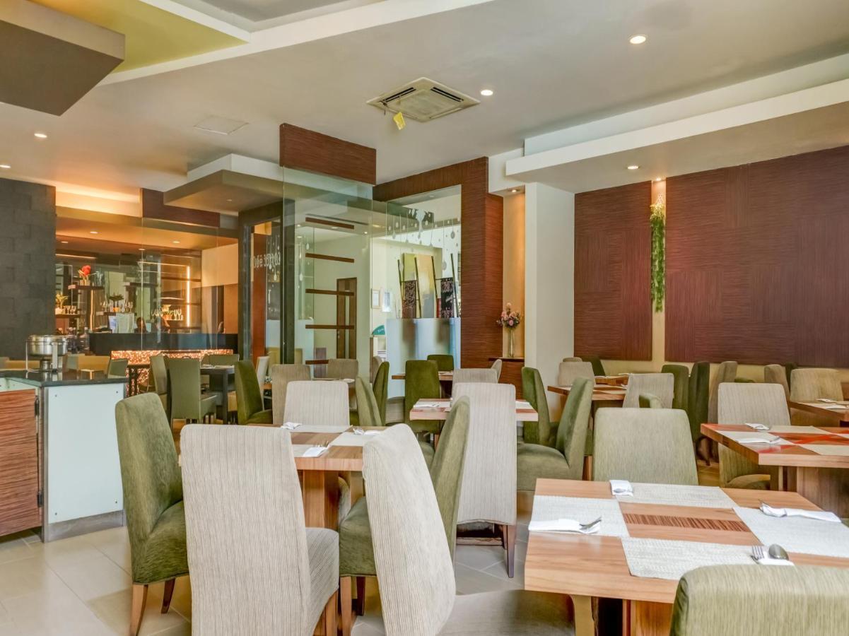 Townhouse Oak Hotel Grand Cikarang Exterior foto