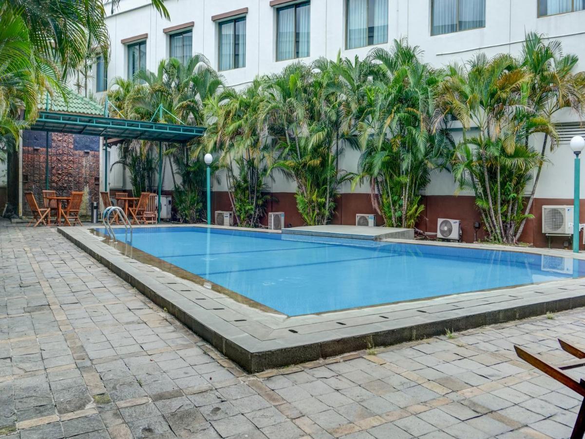 Townhouse Oak Hotel Grand Cikarang Exterior foto