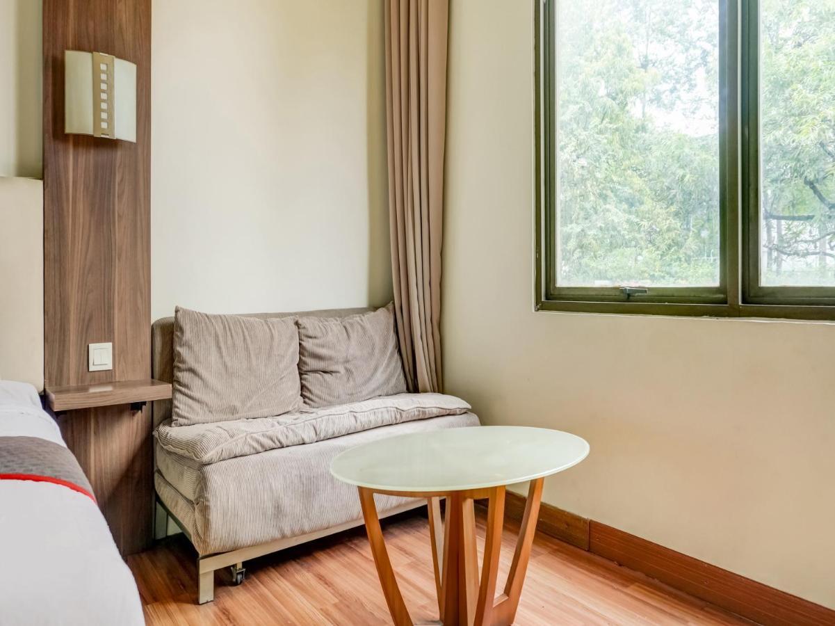 Townhouse Oak Hotel Grand Cikarang Exterior foto
