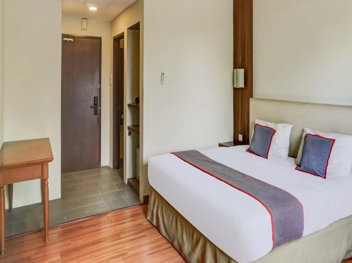 Townhouse Oak Hotel Grand Cikarang Exterior foto