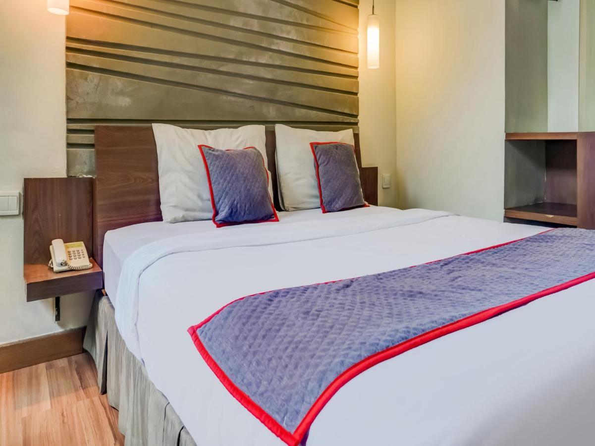 Townhouse Oak Hotel Grand Cikarang Exterior foto
