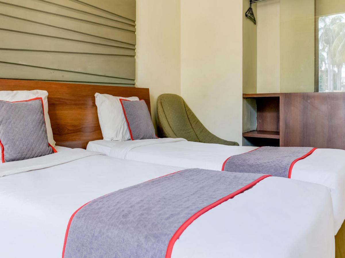 Townhouse Oak Hotel Grand Cikarang Exterior foto
