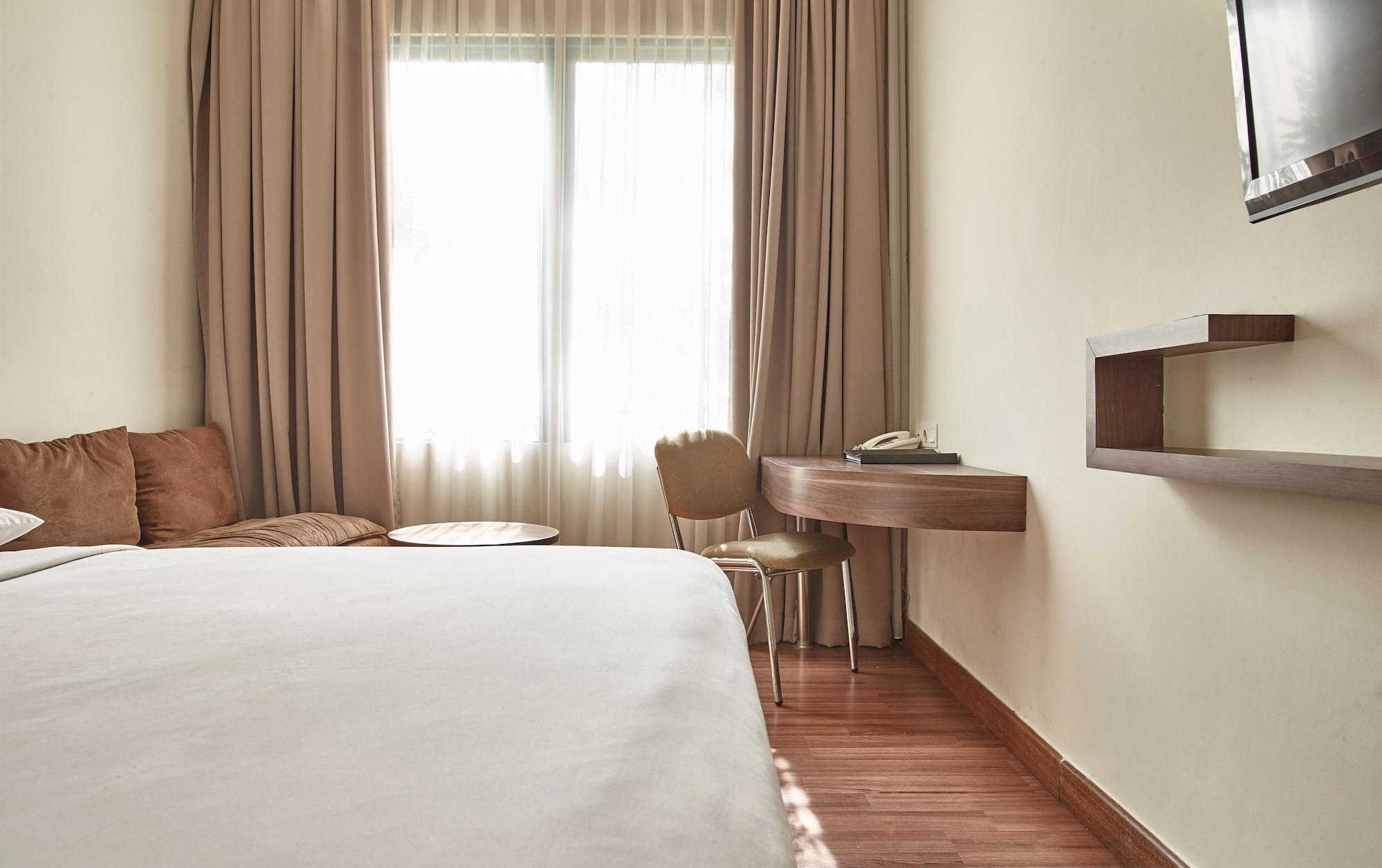 Townhouse Oak Hotel Grand Cikarang Exterior foto