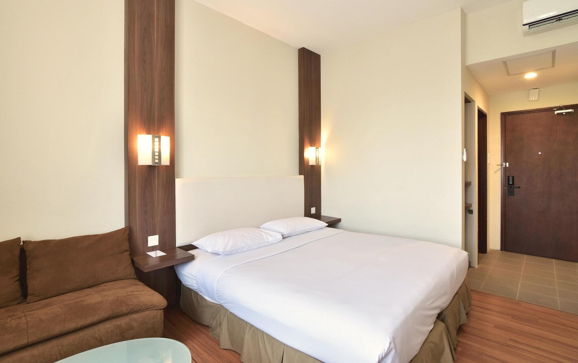 Townhouse Oak Hotel Grand Cikarang Exterior foto