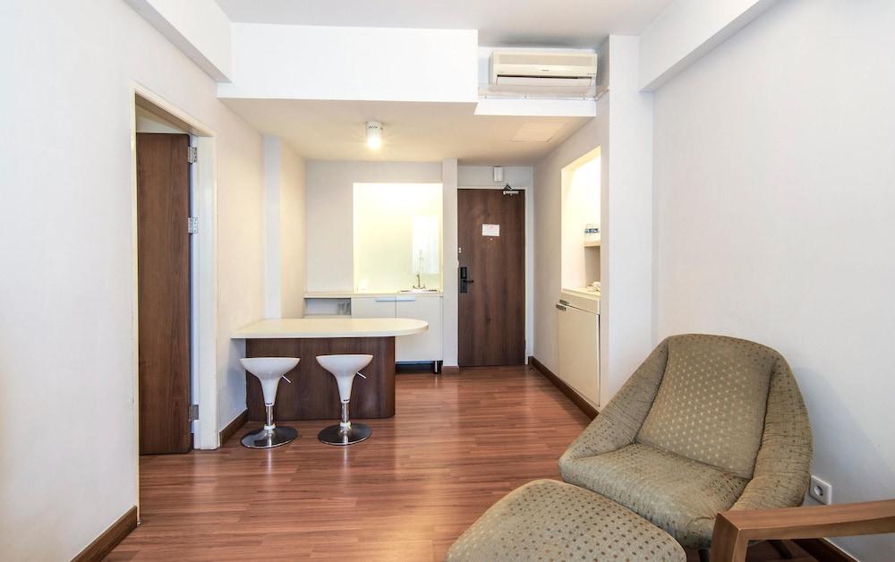 Townhouse Oak Hotel Grand Cikarang Exterior foto