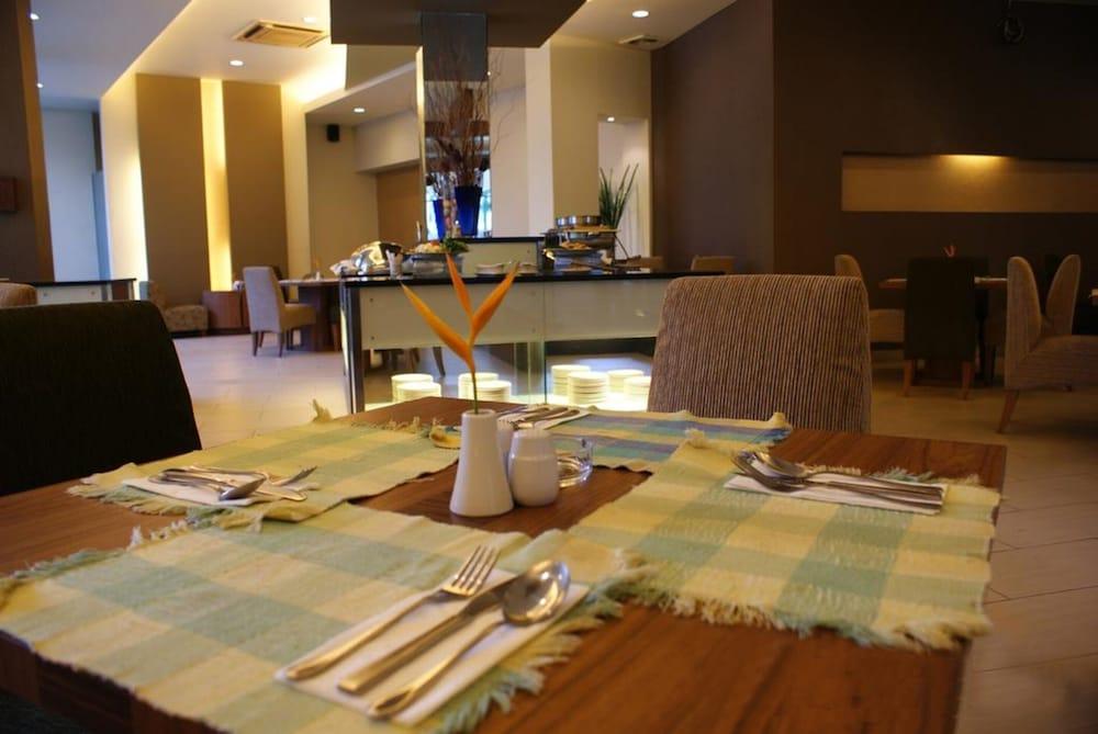 Townhouse Oak Hotel Grand Cikarang Exterior foto