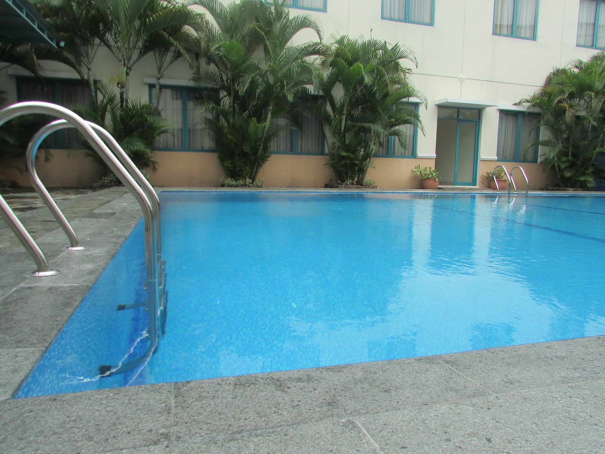 Townhouse Oak Hotel Grand Cikarang Exterior foto